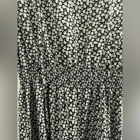 Amazon women’s short sleeve v neck ruffle floral print mini skater dress size s - Picture 2 of 8